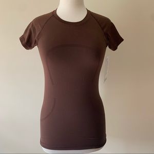 NWT LuLuLemon Swiftly Tech Short Sleeve (Size 6)